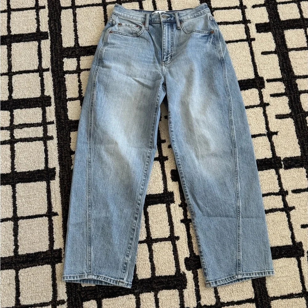 Daze Light Wash High Waisted Barrel Jeans - Picture 3 of 5